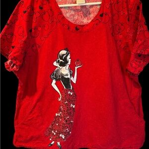 O43 Disney Red Snow White Short Sleeve Graphic Tee